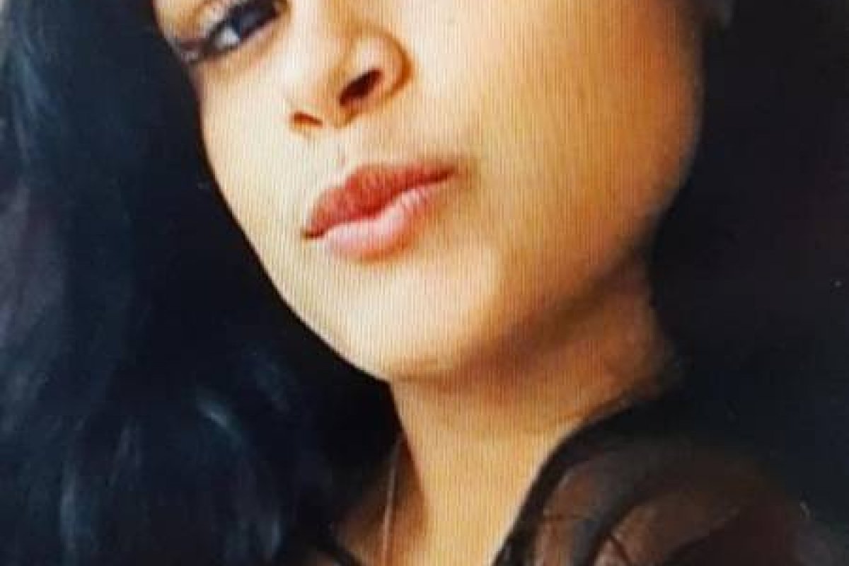 Jovem de 19 anos é presa após praticar roubo portando fuzil no Rio de Janeiro