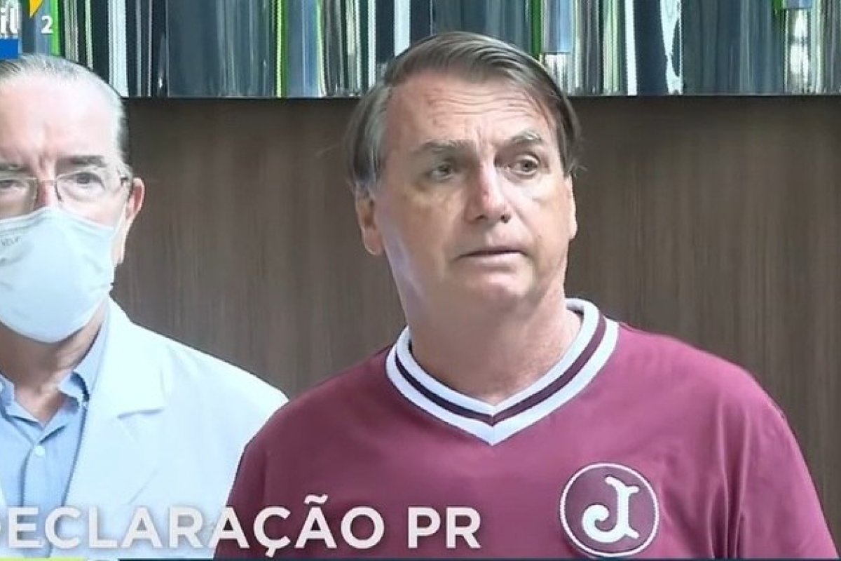 Bolsonaro questiona TSE e volta a falar sobre as urnas eletrônicas