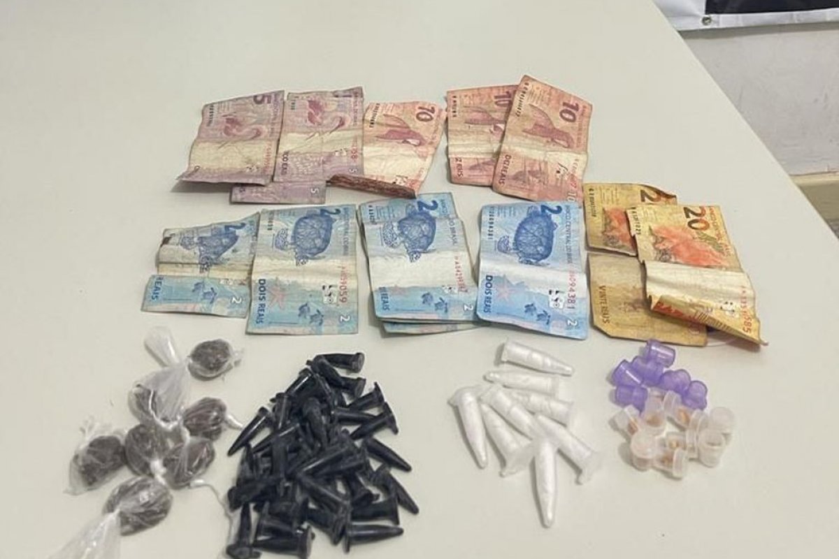 Adolescente de 16 anos é detido após flagrante com drogas e dinheiro na RMS