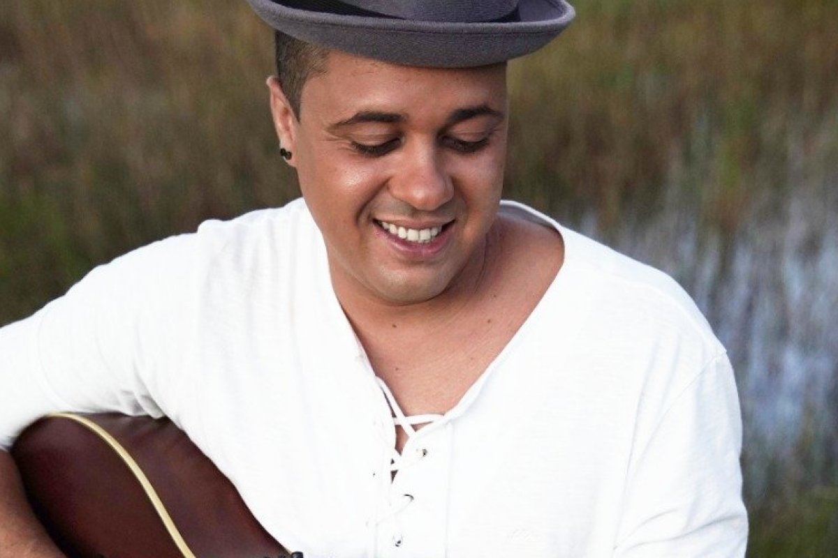 Cantor Luca lança clipe da música ‘Pequena’