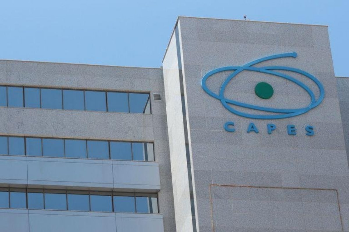 Orçamento da Capes terá aumento de 17% e órgão vai zerar déficit de bolsas