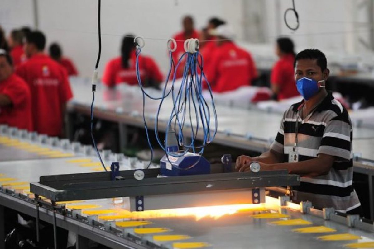 Em 6ª queda consecutiva, produção industrial cai 0,2% em novembro