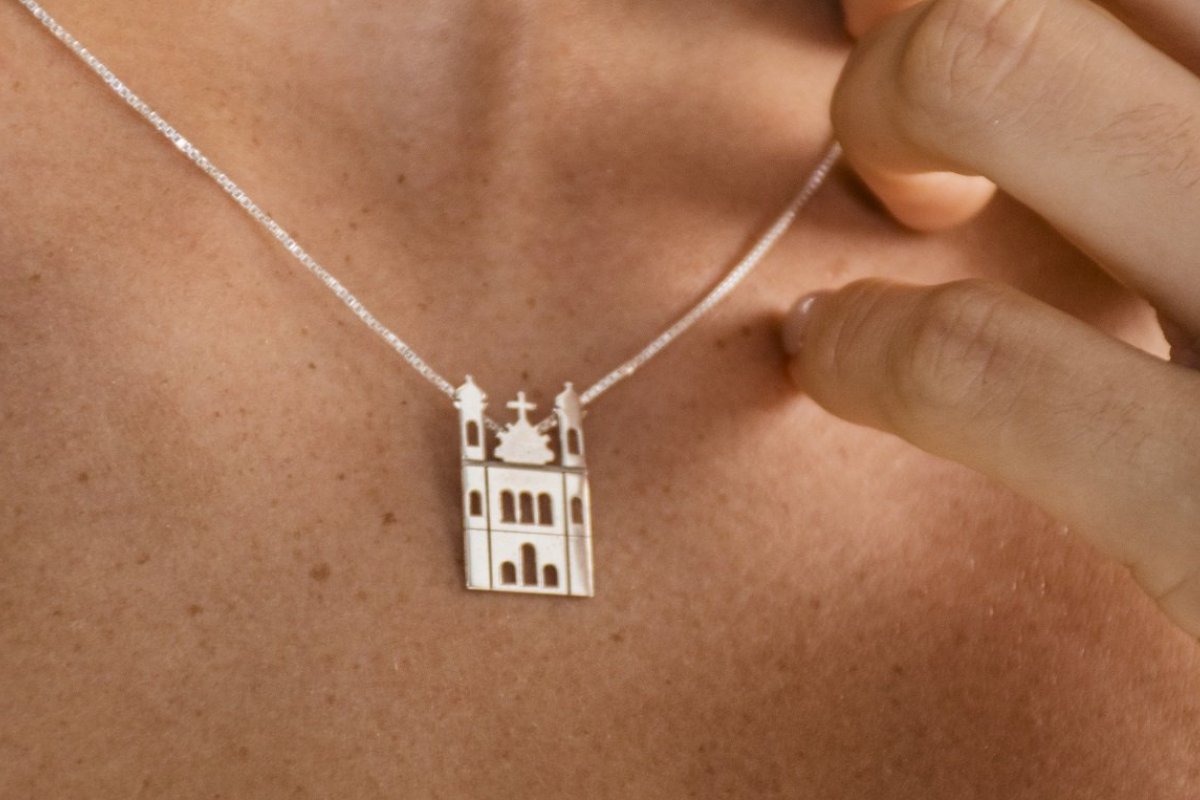 Soul Dila e Wari Pratas lançam collab "Patuá" com símbolos da Bahia