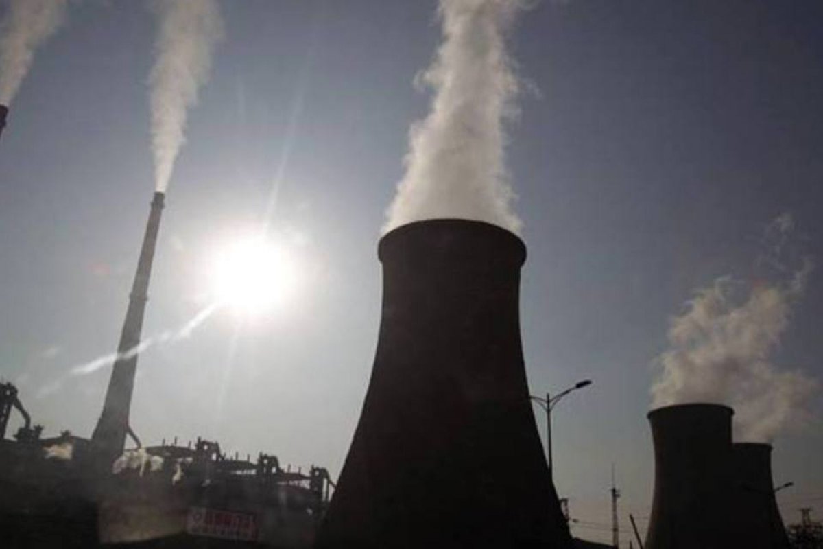 Bolsonaro sanciona lei que incentiva termelétricas movidas a carvão