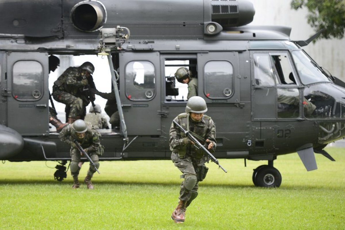 Exército determina vacinação contra Covid-19 para militares retornarem ao trabalho presencial