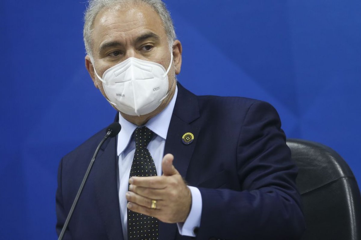 Médicos pedem processo ético contra Queiroga por demora em resolução sobre vacinação de crianças