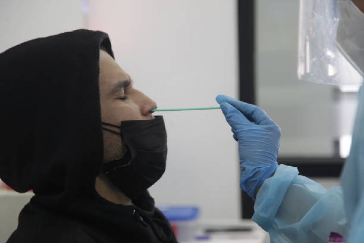 Brasil vive pico de outros vírus respiratórios, declara especialista