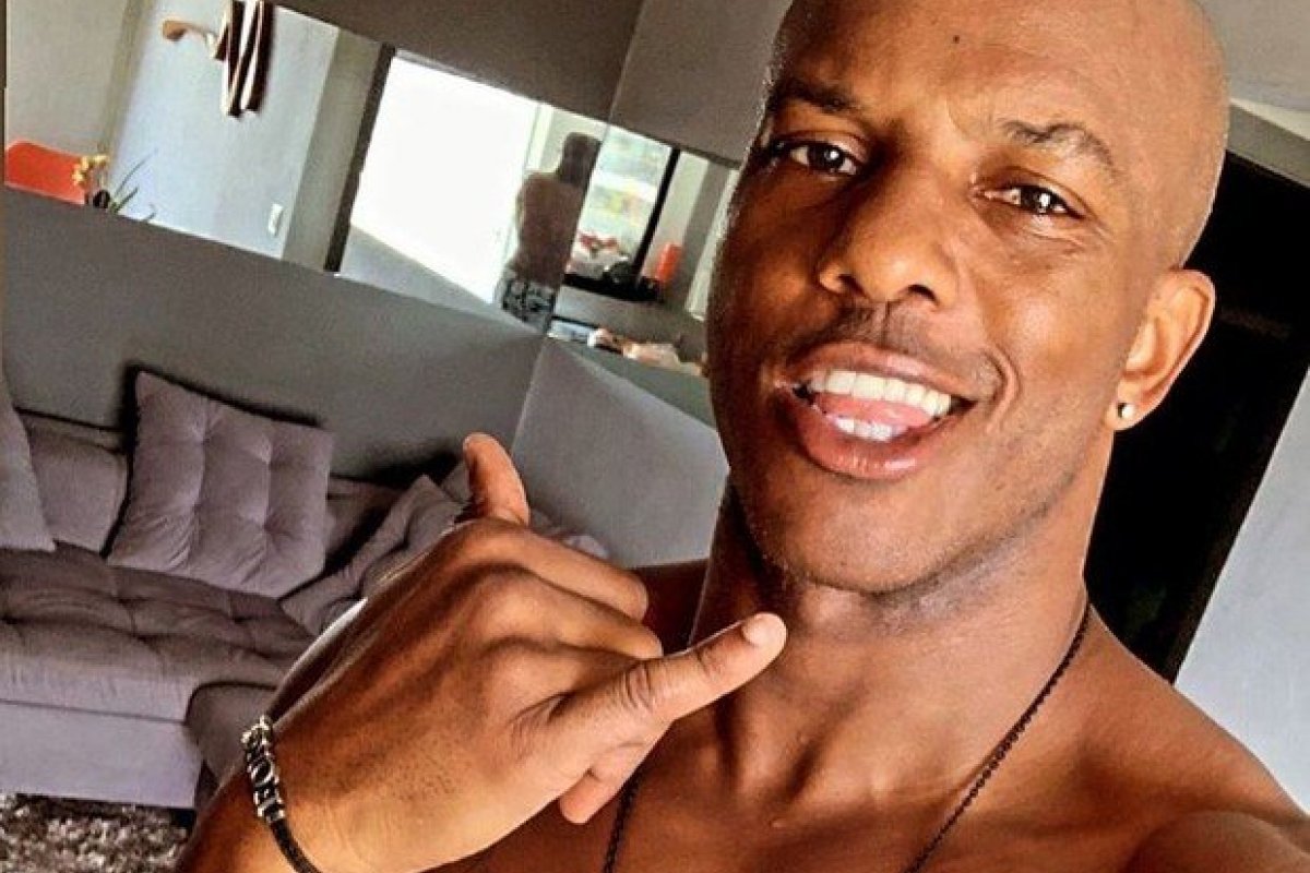 Ex-jogador de grandes times como Vasco e Corinthians fatura com nudes na web!