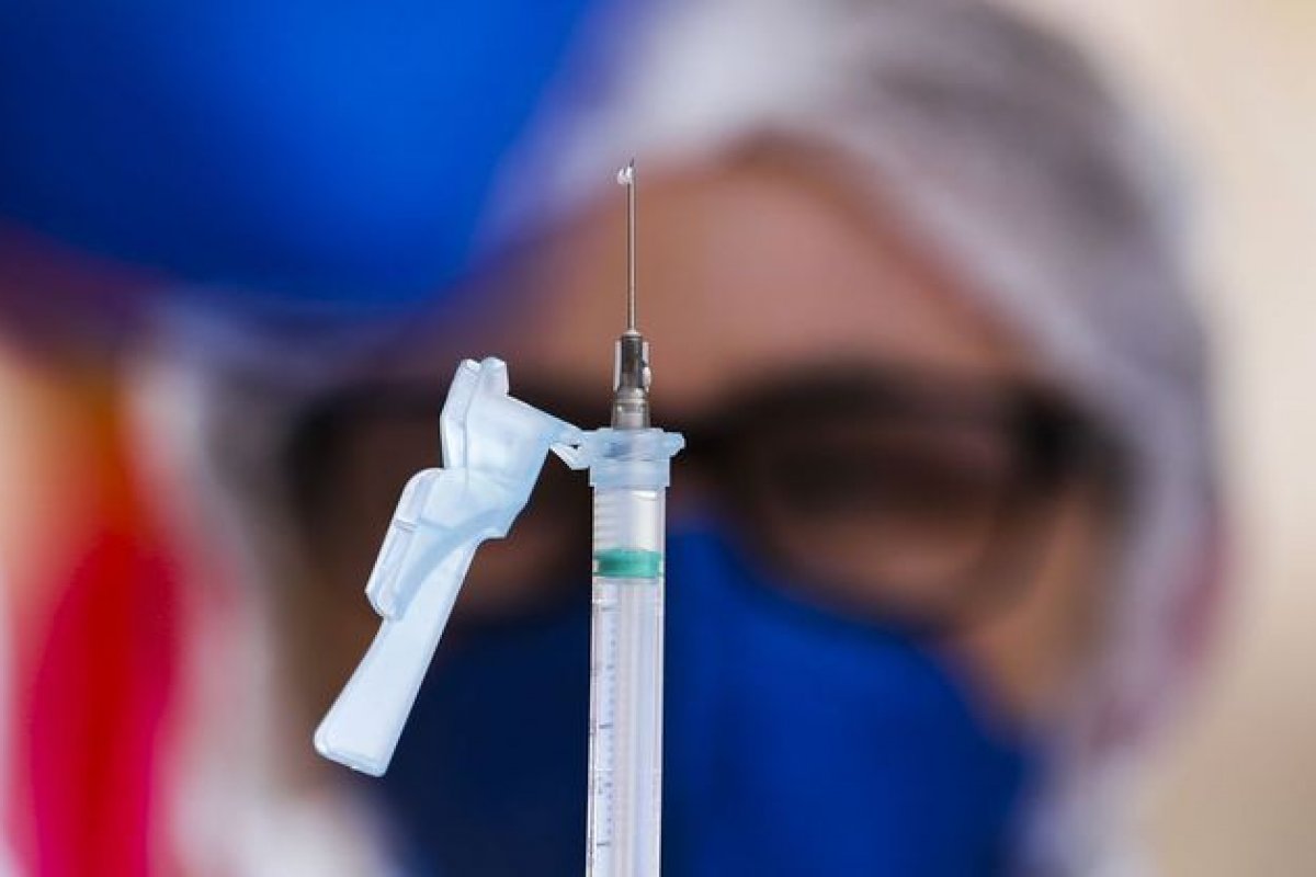 Após aval pra IFA nacional, Fiocruz pode ajustar vacina para Ômicron e crianças