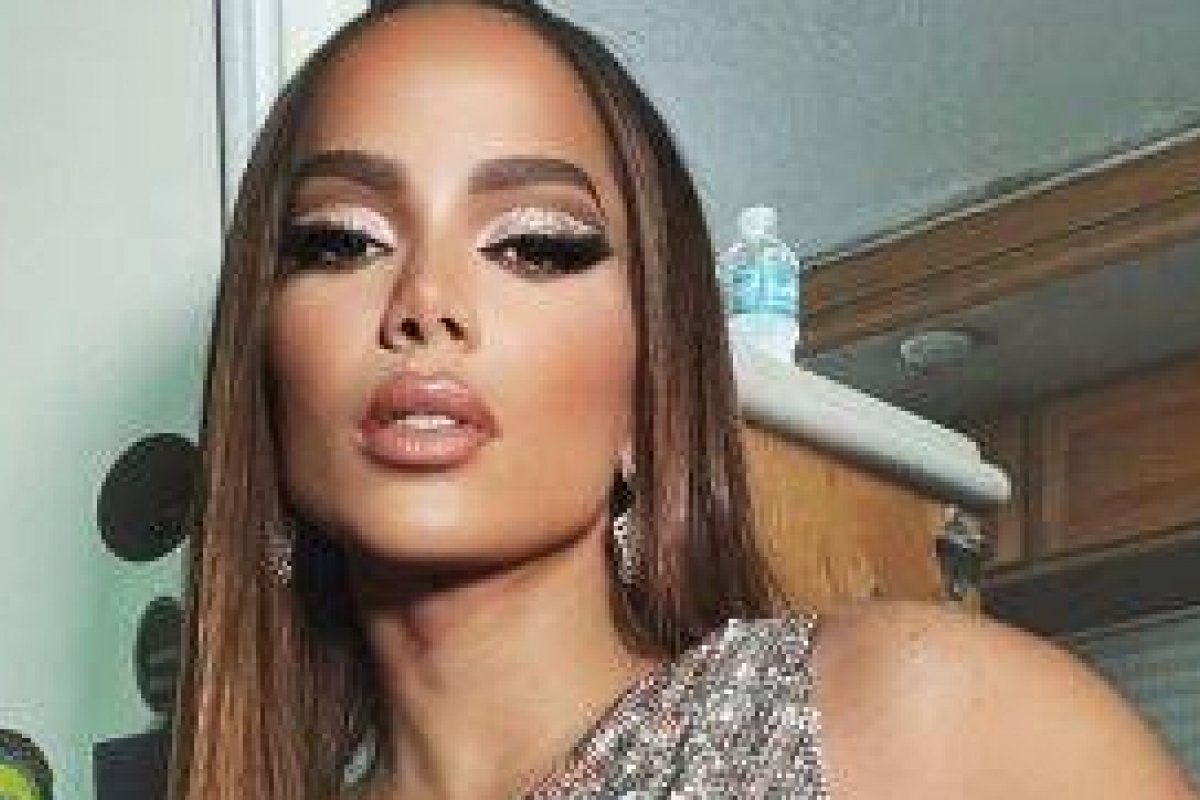 Avanço da variante Ômicron no Brasil faz Anitta cancelar show no Rio de Janeiro