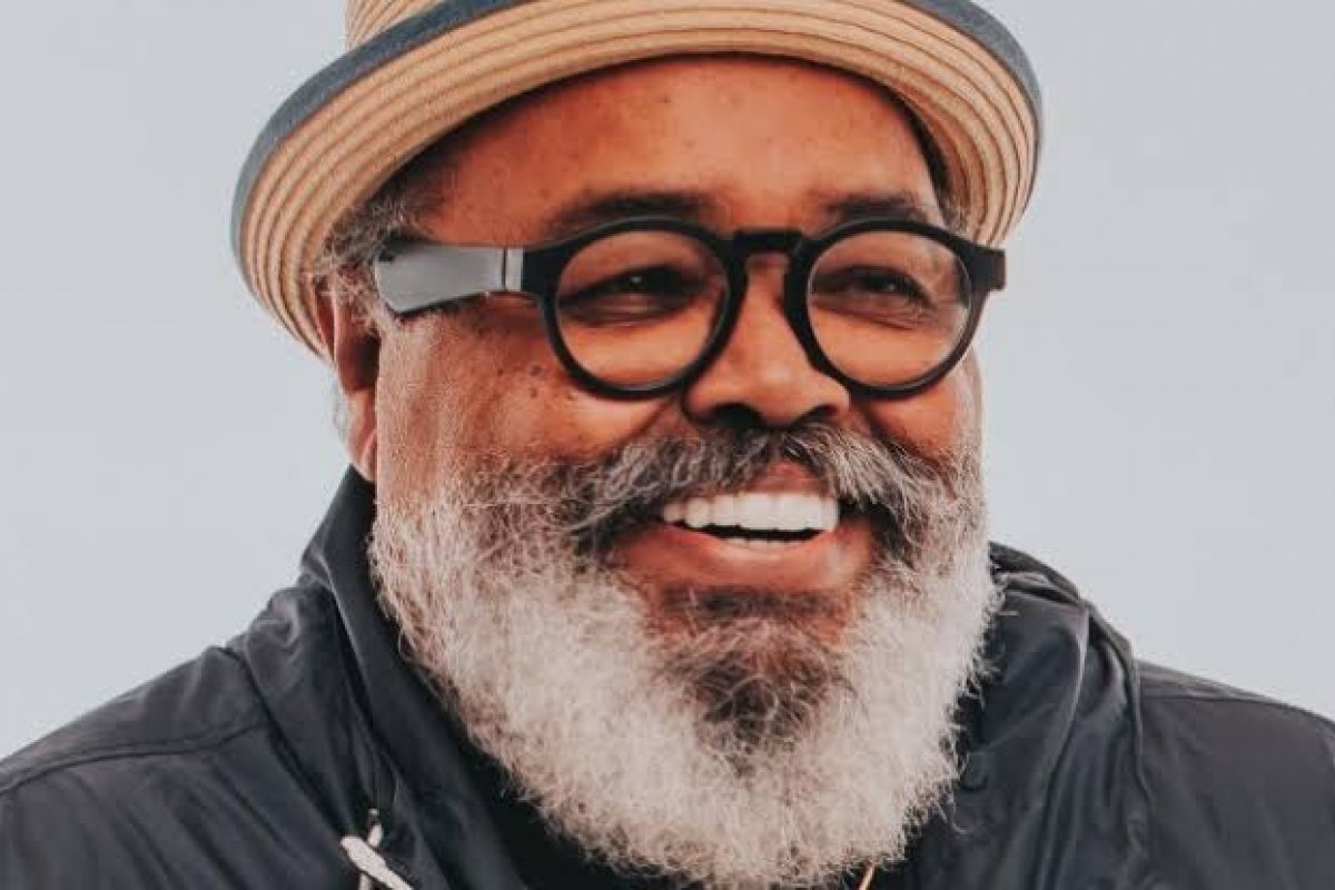 Parte do staff de Jorge Aragão, incluindo a banda e a equipe do cantor, testam positivo para a Covid-19