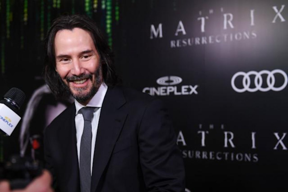 Matrix: Keanu Reeves doou 70% do salário para a ciência, apontam relatórios
