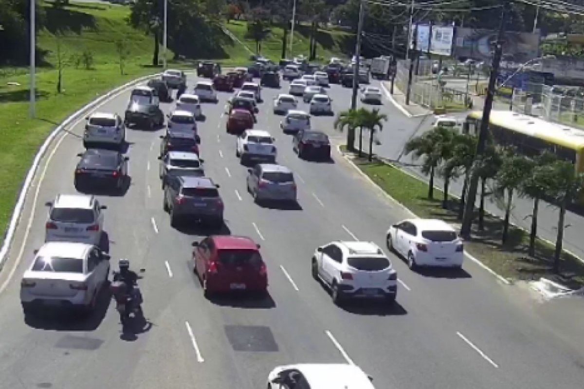 Boletim de trânsito: saiba quais vias registram congestionamento nessa quinta-feira