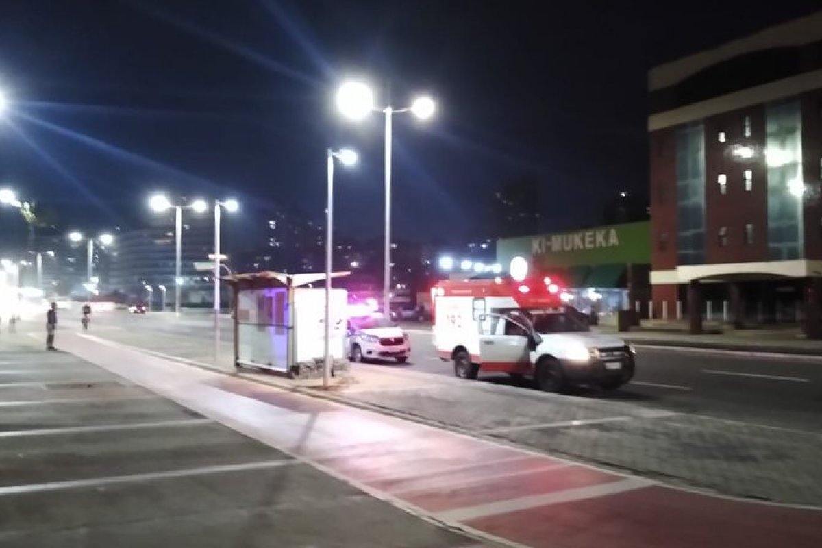 Salvador: homem é atacado a garrafadas pela própria mulher na orla de Armação