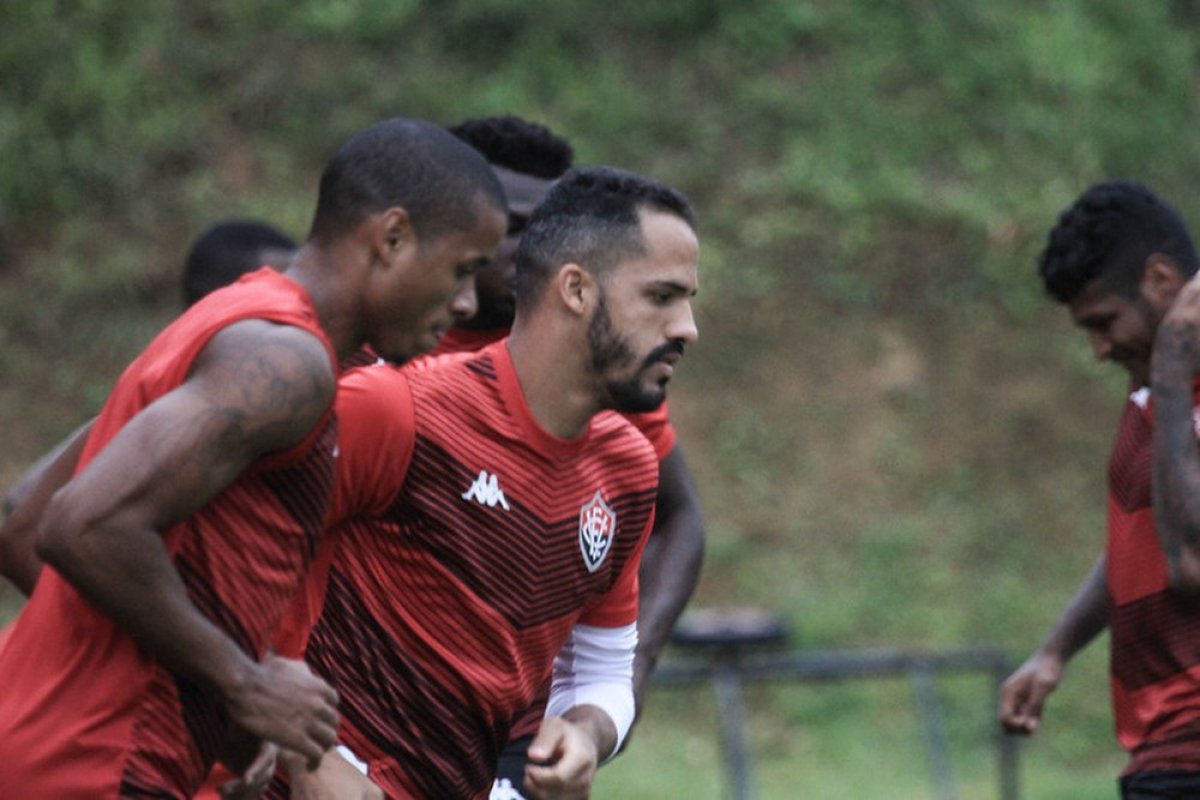 Para se manter fora do Z-4, Vitória enfrenta Cuiabá fora de casa