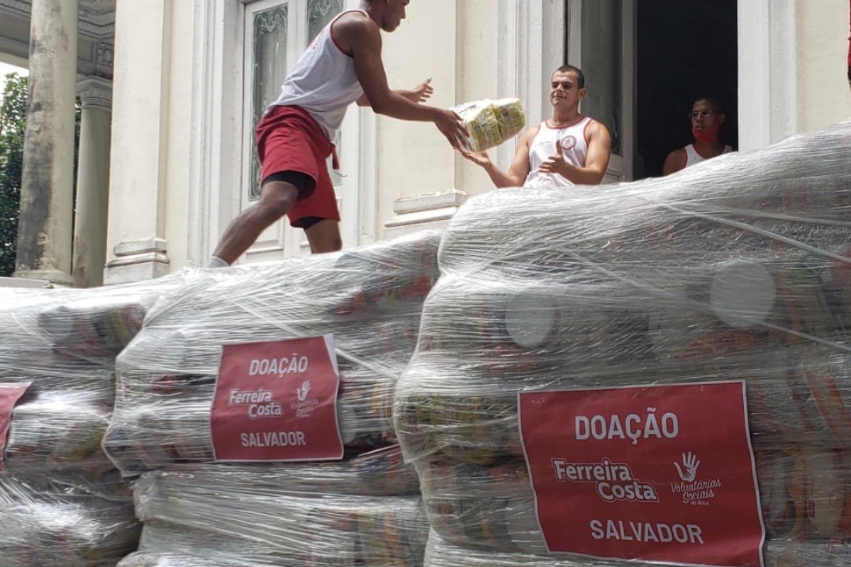 Corrente do bem: Ferreira Costa doa 1,5 mil cestas básicas e é ponto de arrecadação de doações