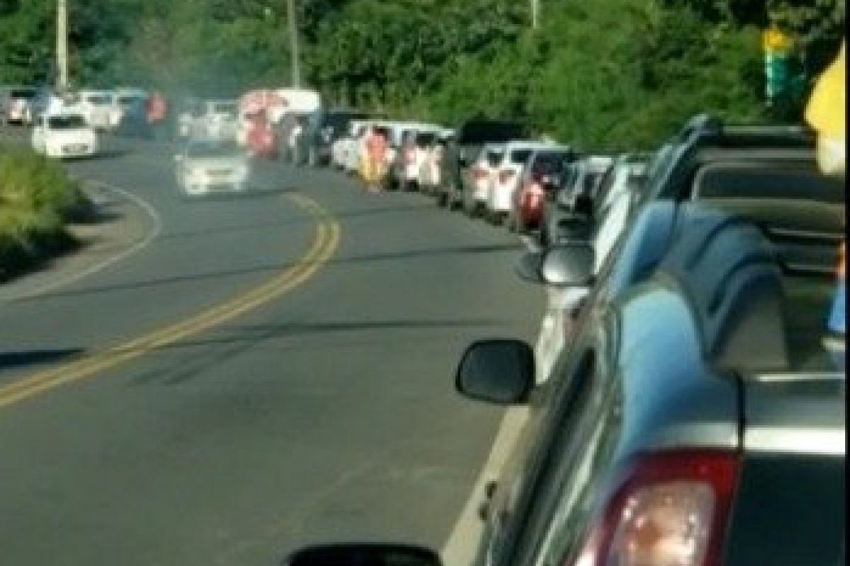 Vídeo: Ferry Boat no terminal de Bom Despacho tem espera de até duas horas e meia