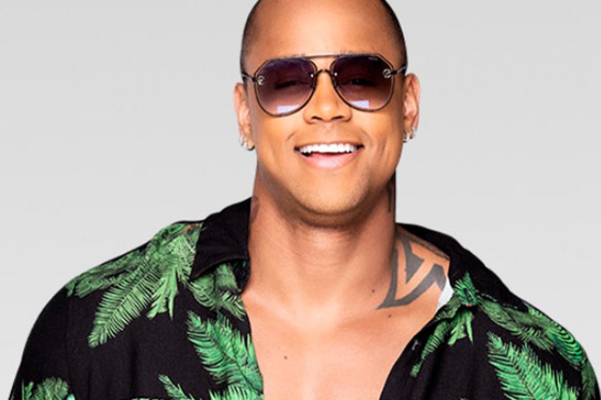 Após cancelar evento, Leo Santana compartilha tweet sobre vacinados terem direito a 'vida normal'