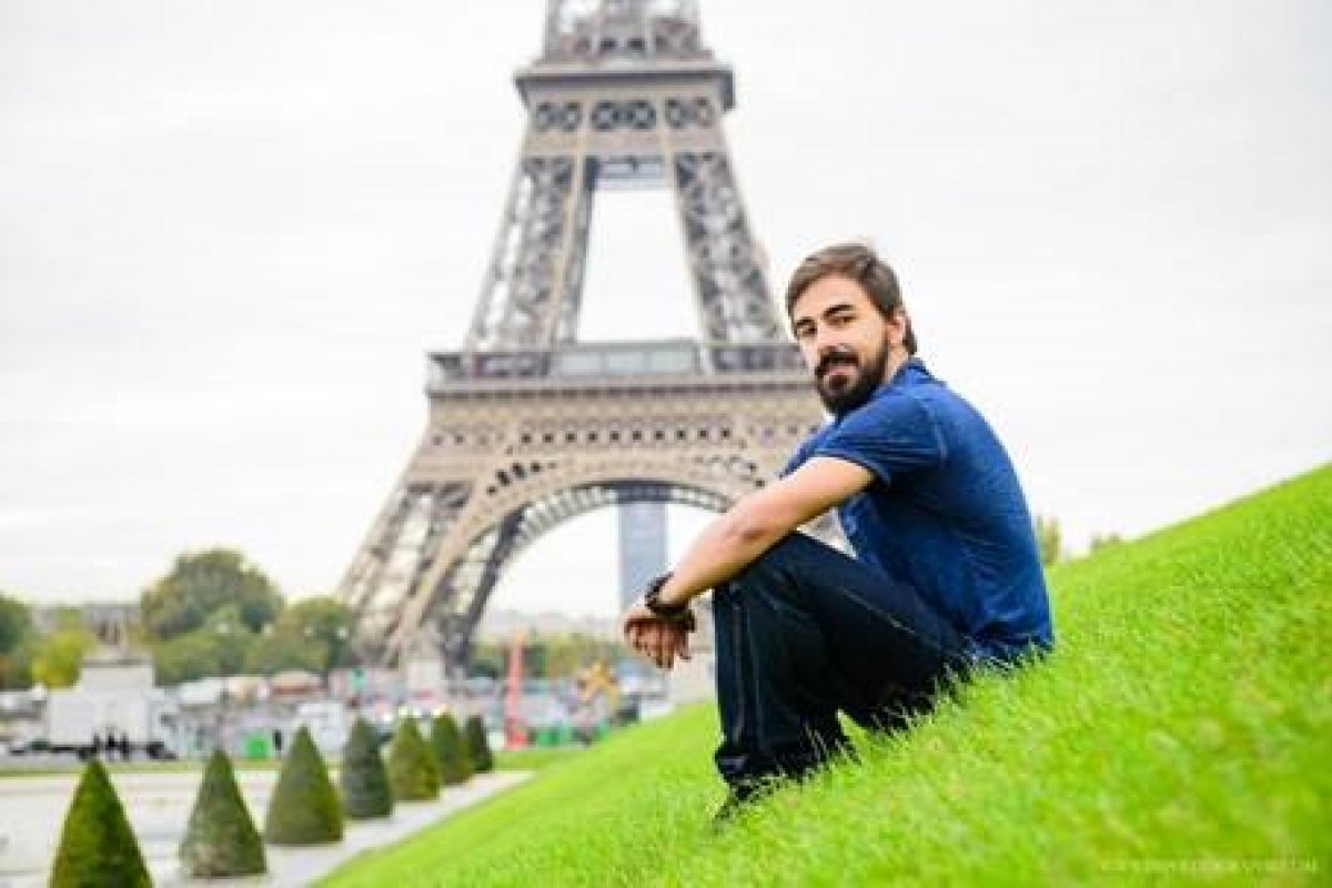 Influenciador Álvaro Fernandes, viajou para mais de 25 países sem falar inglês