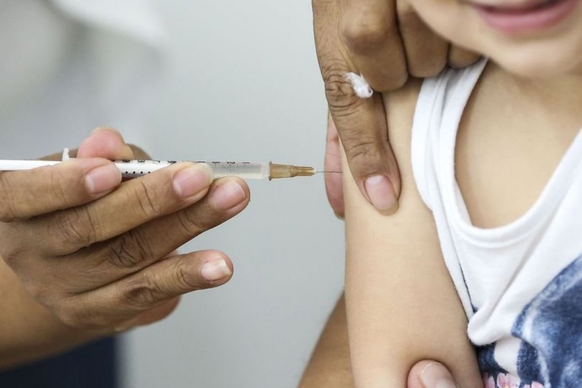 Esquema de vacinação infantil contra Covid-19 terá dia especial e sala de imunização exclusiva