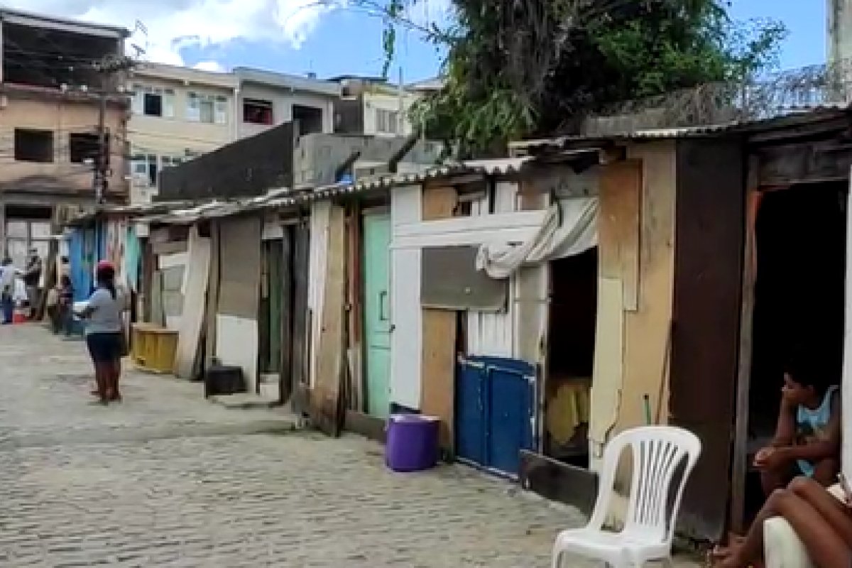 Vídeo: Não contemplados com moradia, moradores das palafitas protestam