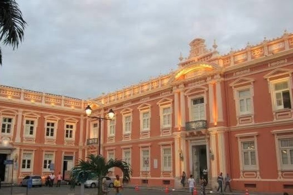 UFBA rebate alunos de medicina e diz que manteve 'portas abertas durante a pandemia'