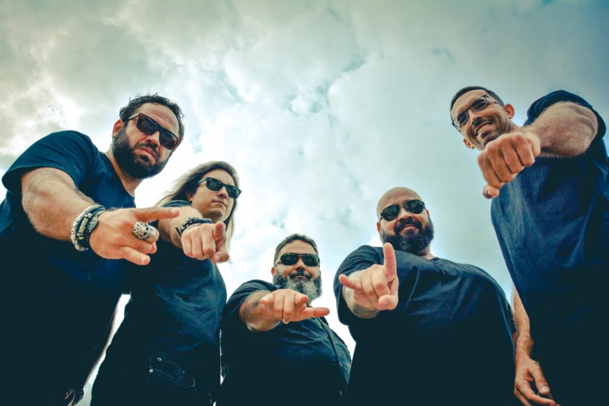 Hard Rock e automobilismo em novo single da banda carioca Klinsh