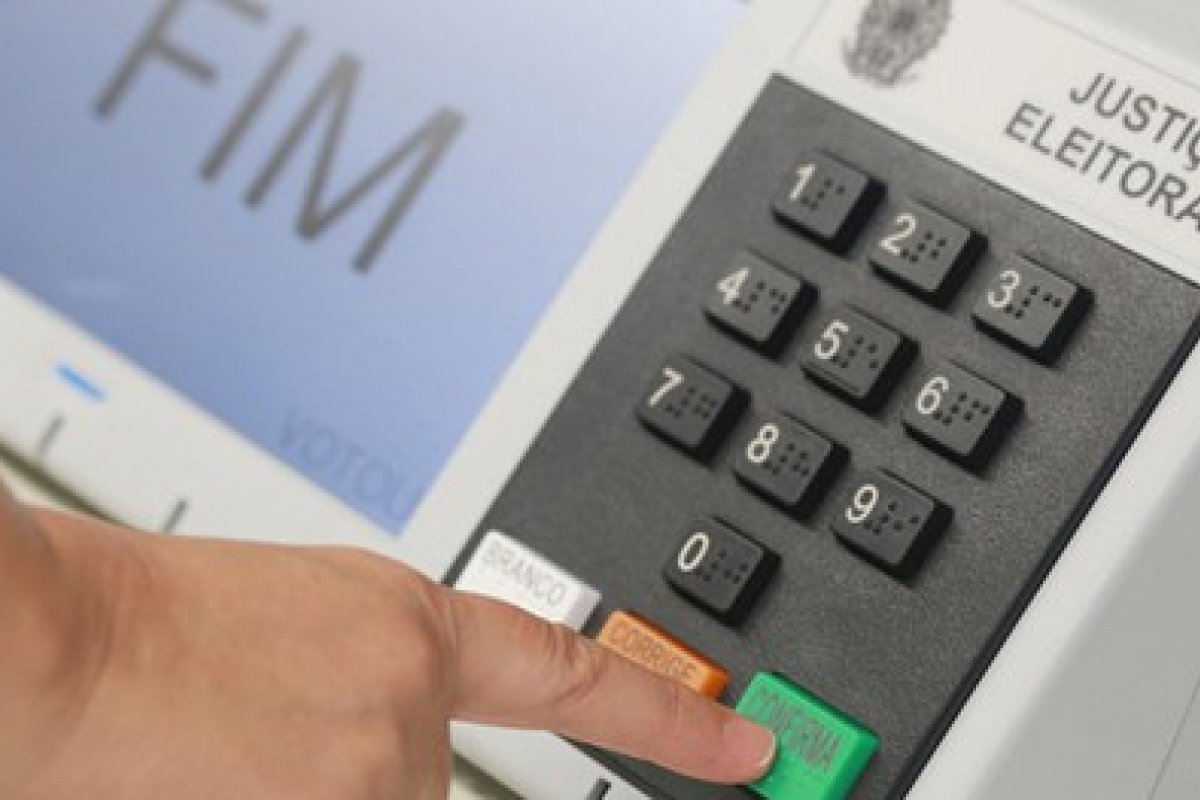 MDB aciona STF contra horário único de votação nas eleições