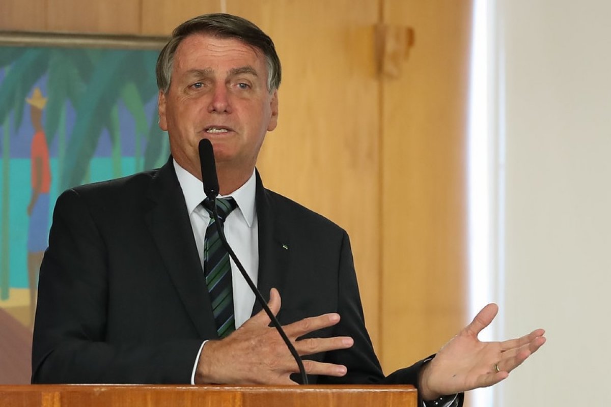 'Será o caos, uma rebelião', estima Bolsonaro se Brasil entrar em novo lockdown 