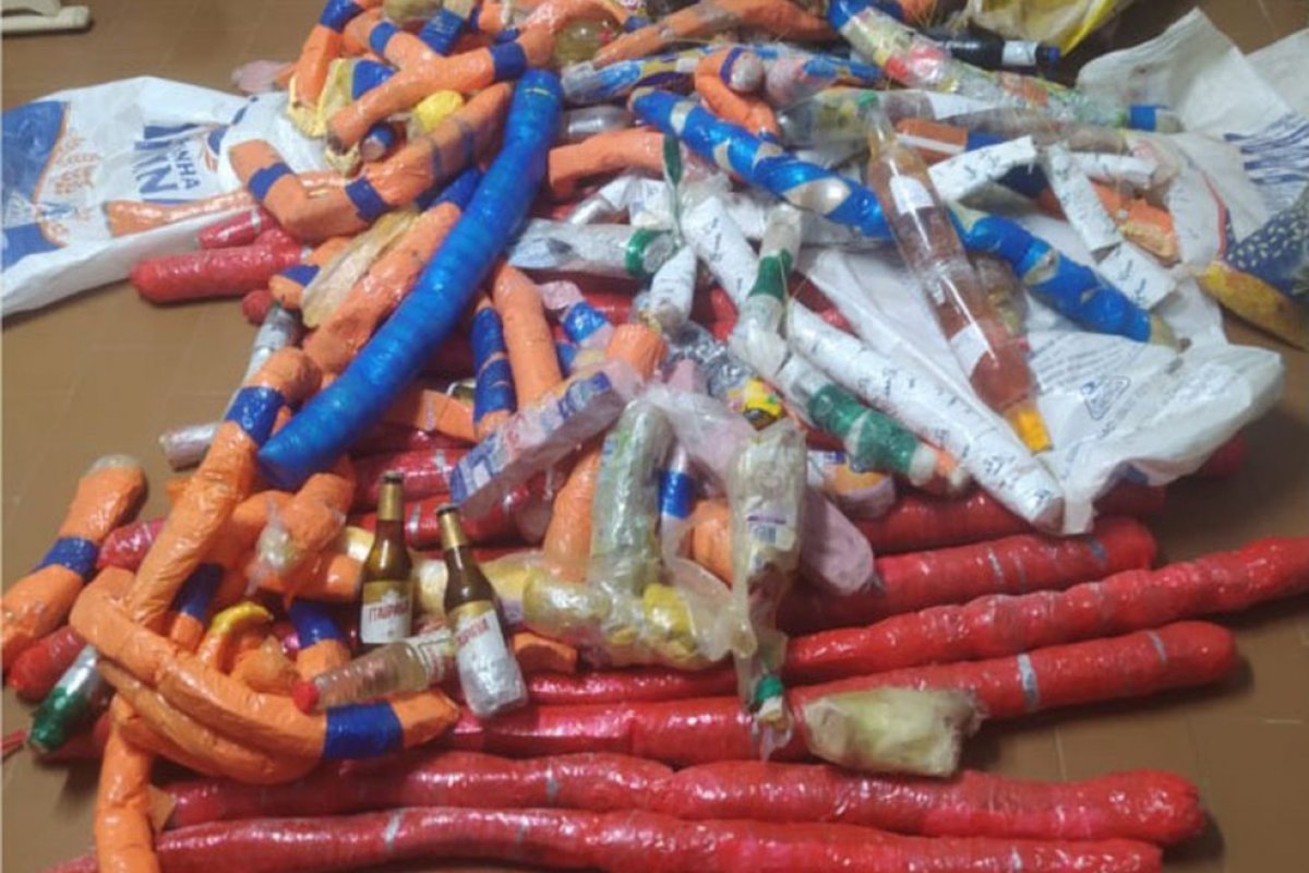 Polícia apreende queijos, chocolates, cervejas e uísques em matagal de penitenciária em Salvador