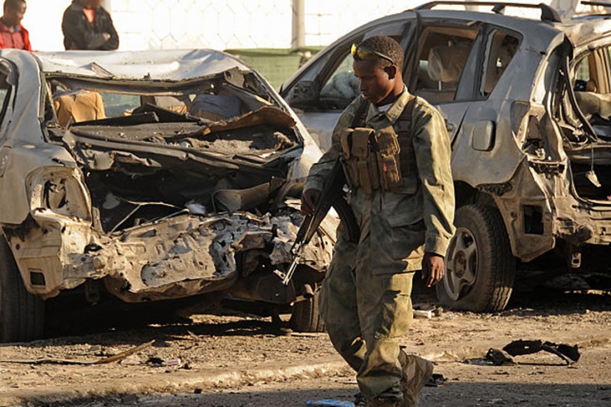 Explosão de carro-bomba deixa 8 mortos na Somália