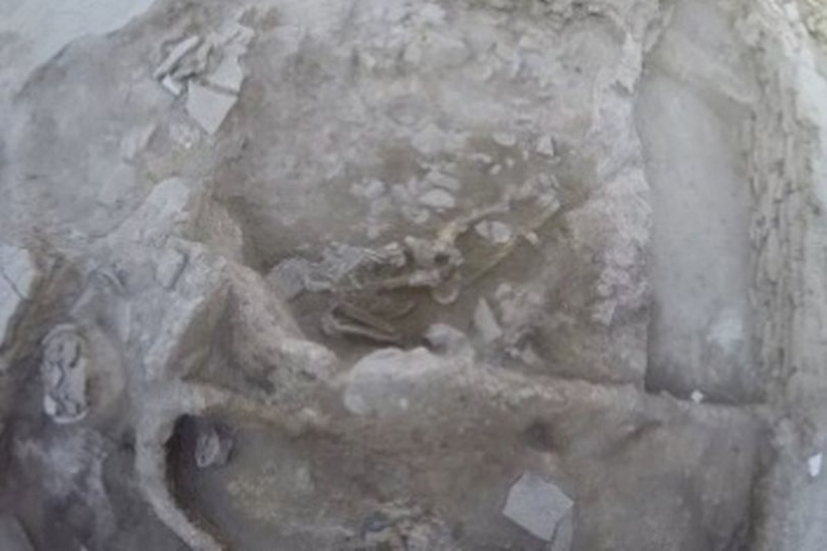 Arqueólogos encontram ossos de vítimas de tsunâmi ocorrido há 3.600 anos