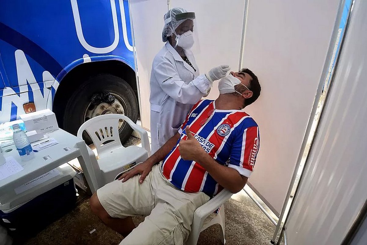 Bairro de Brotas registra 42,7% dos resultados positivos em 1º dia de teste para Covid-19