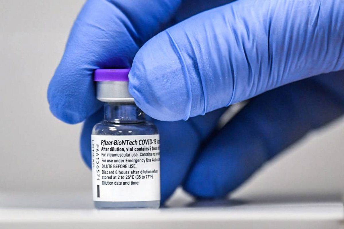 Pfizer planeja produzir até 100 milhões de vacinas adaptadas contra variante Ômicron
