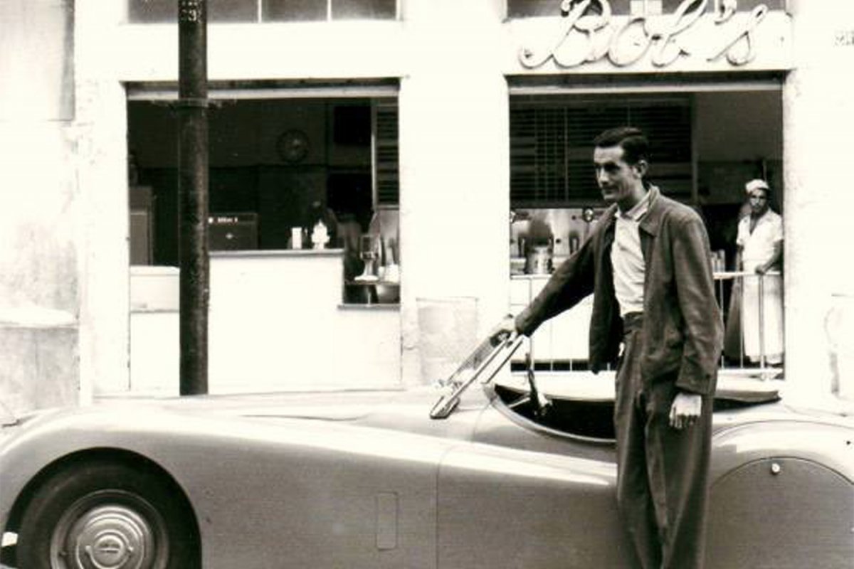 Morre fundador da Bob's, aos 95 anos, na Califórnia 