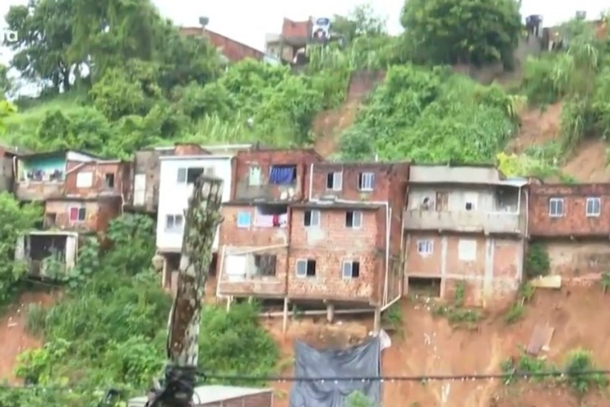 Famílias desabrigadas em Ilhéus se cadastram para receber novas moradias em 2022