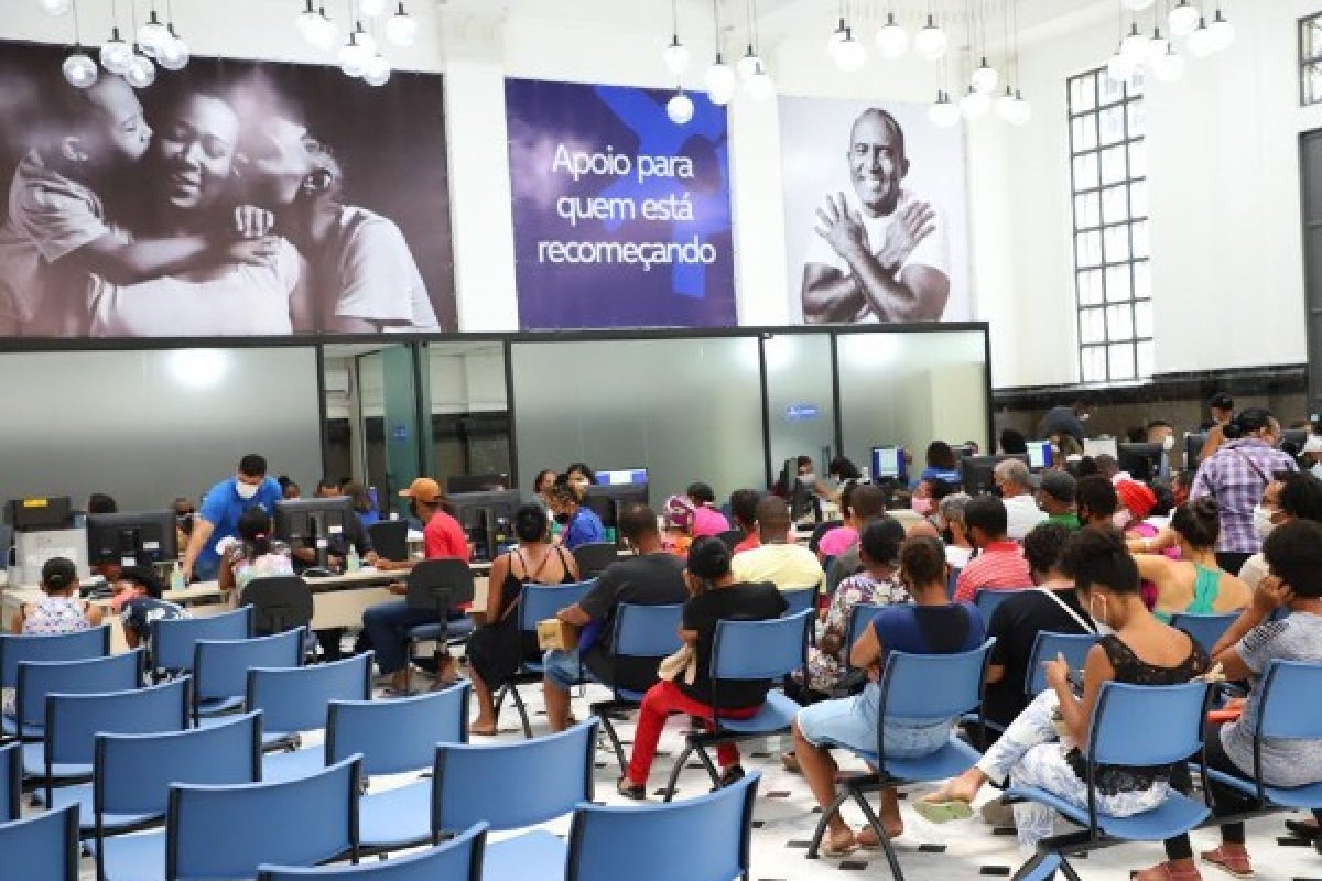 Mais de 220 mil pessoas estão aptas a receber Auxílio Brasil em Salvador