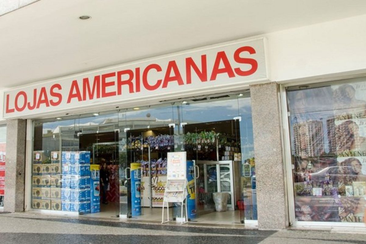 Homens armados assaltam loja de varejo no centro de Camaçari