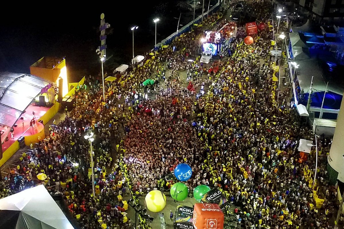 Pesquisa: 45% dos brasileiros afirmam que vão passar feriado do Carnaval em casa 