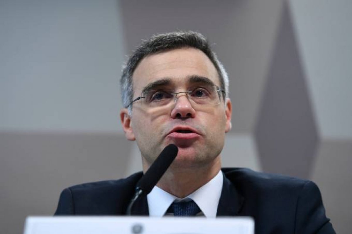 Mendonça pede informações a Bolsonaro sobre fundo eleitoral