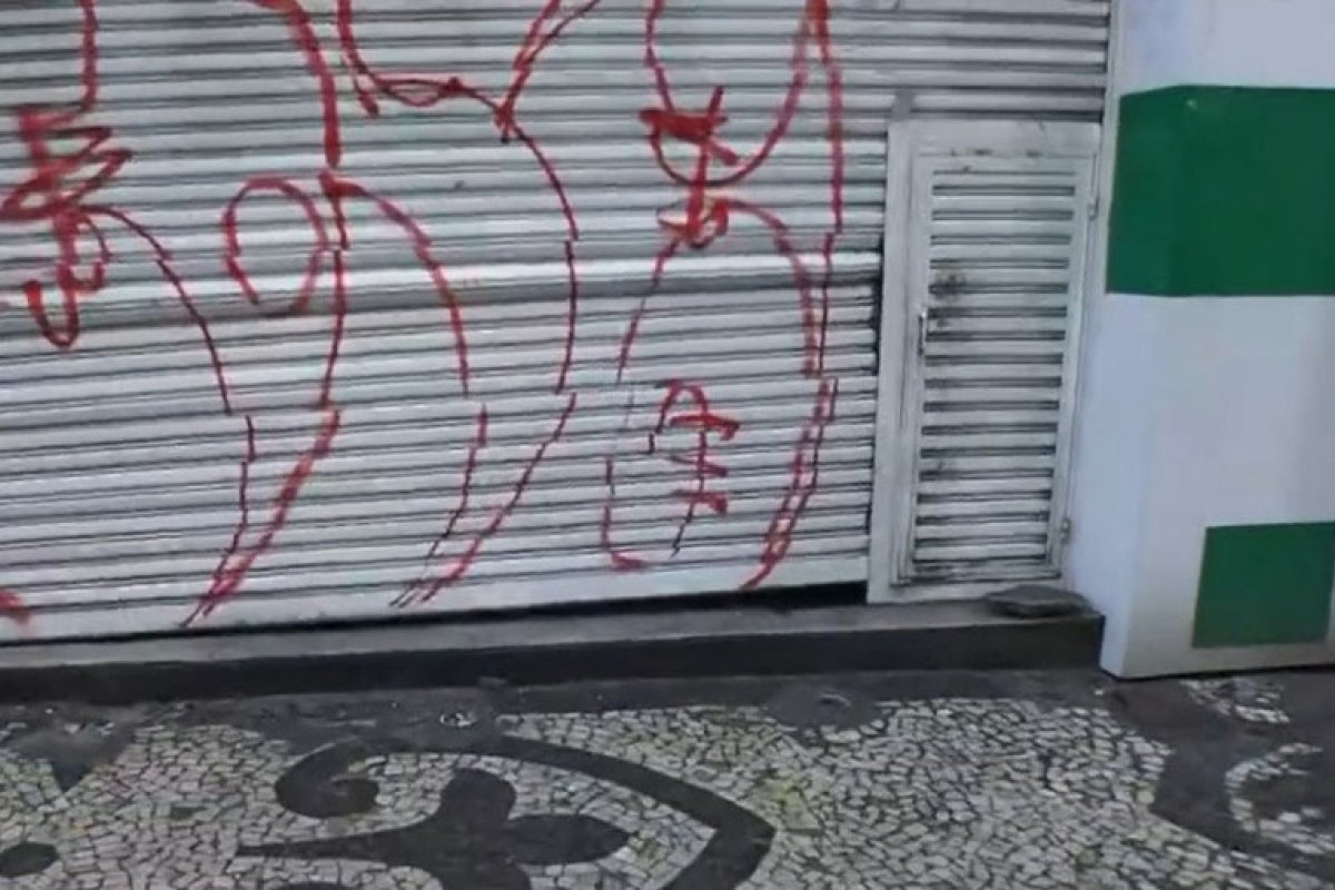 Clínica e loja são arrombadas e assaltadas no centro de Salvador