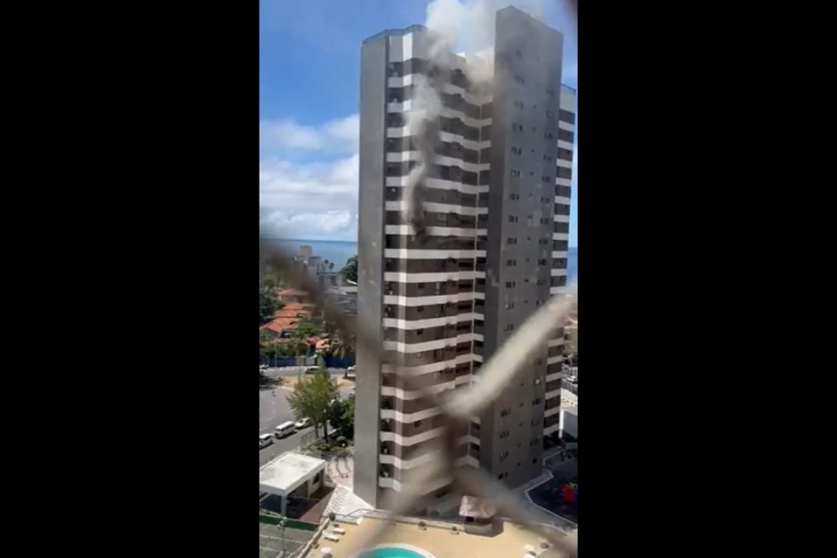 Vídeo: Apartamento na Barra, em Salvador, é atingido por incêndio; duas pessoas acabam feridas
