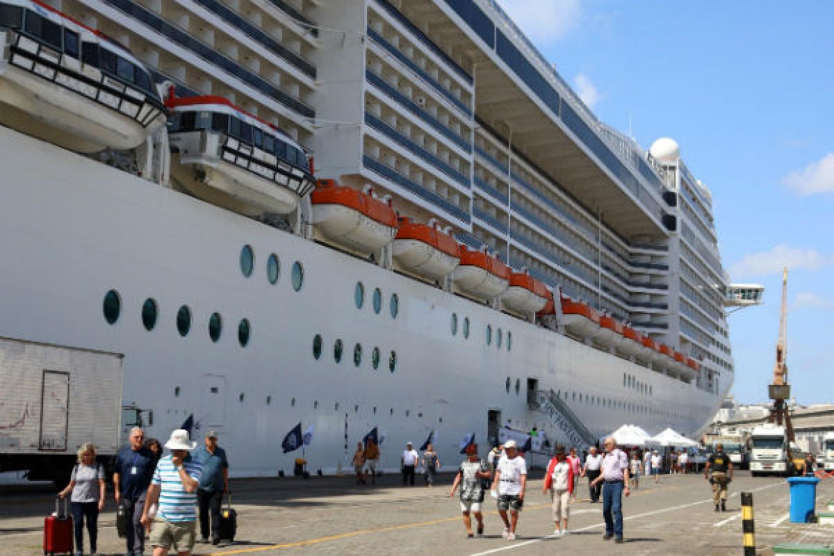 Empresas de cruzeiros suspendem operações no Brasil até 4 de fevereiro 