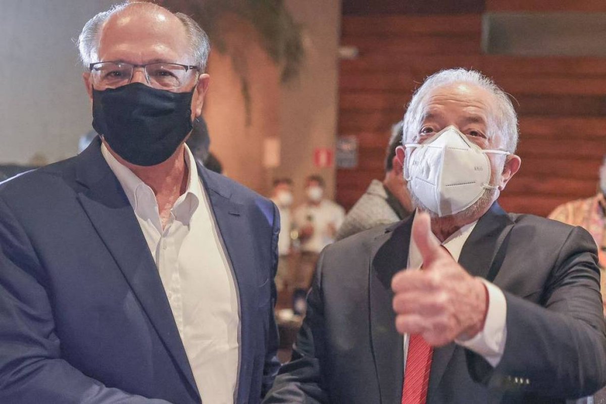 PSB pressiona PT para aliança Lula-Alckmin