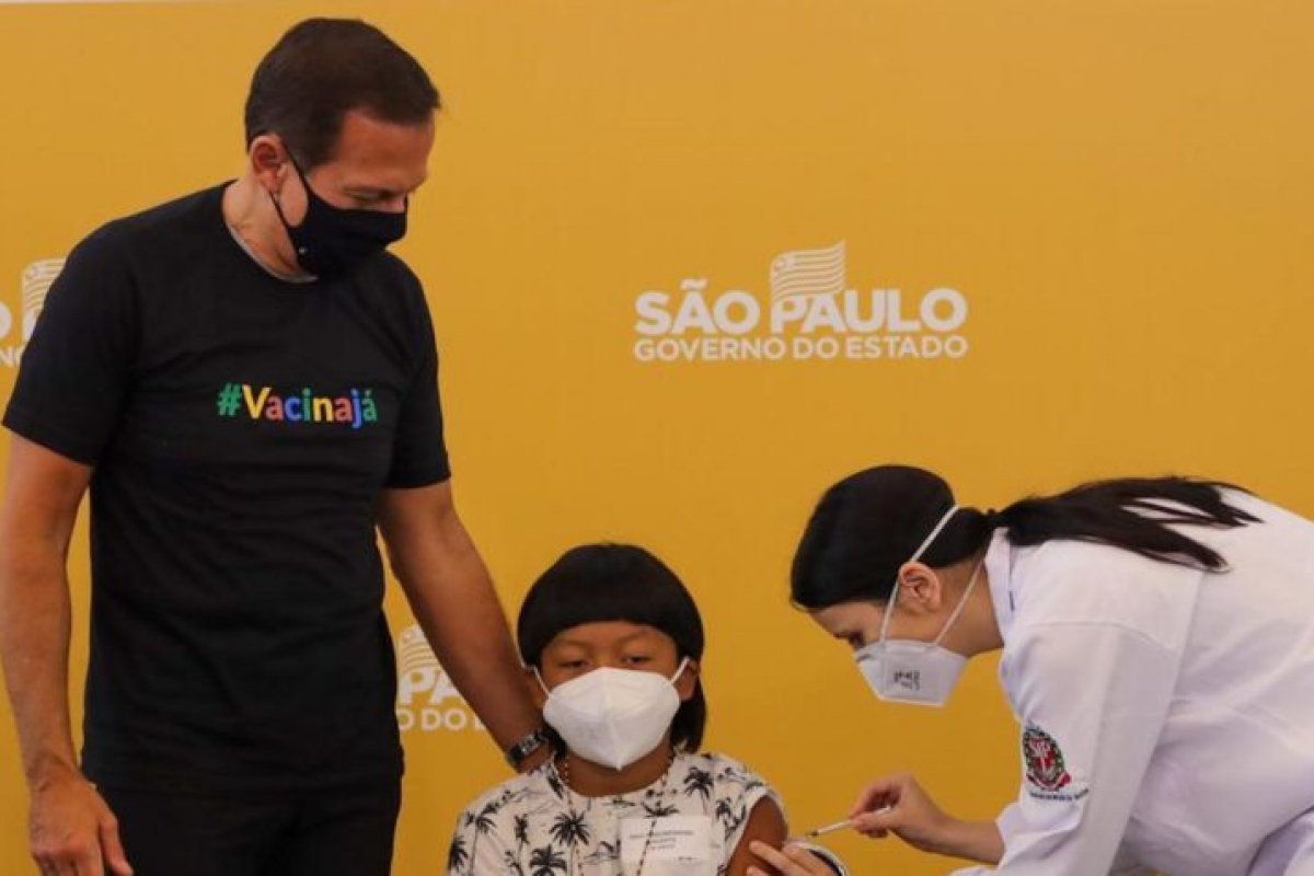 Criança indígena é primeira a ser vacinada no Brasil contra a Covid-19