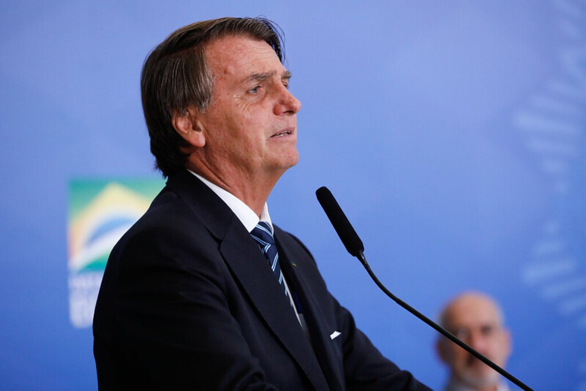 Bolsonaro diz que excludente de ilicitude conteria supostas novas invasões do MST