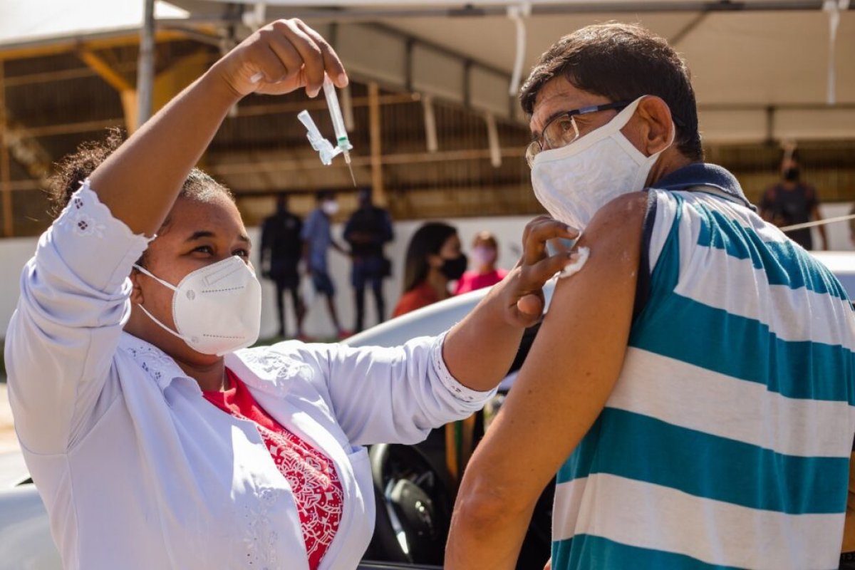 Covid-19: mais 6,7 mil pessoas foram vacinadas com primeira dose na Bahia