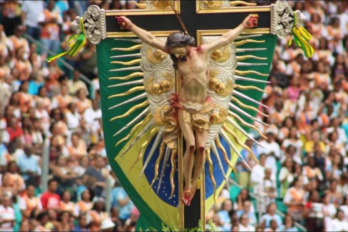 Vídeo: o desrespeito da fé no Senhor do Bonfim e as "fextinhas" lotadas!