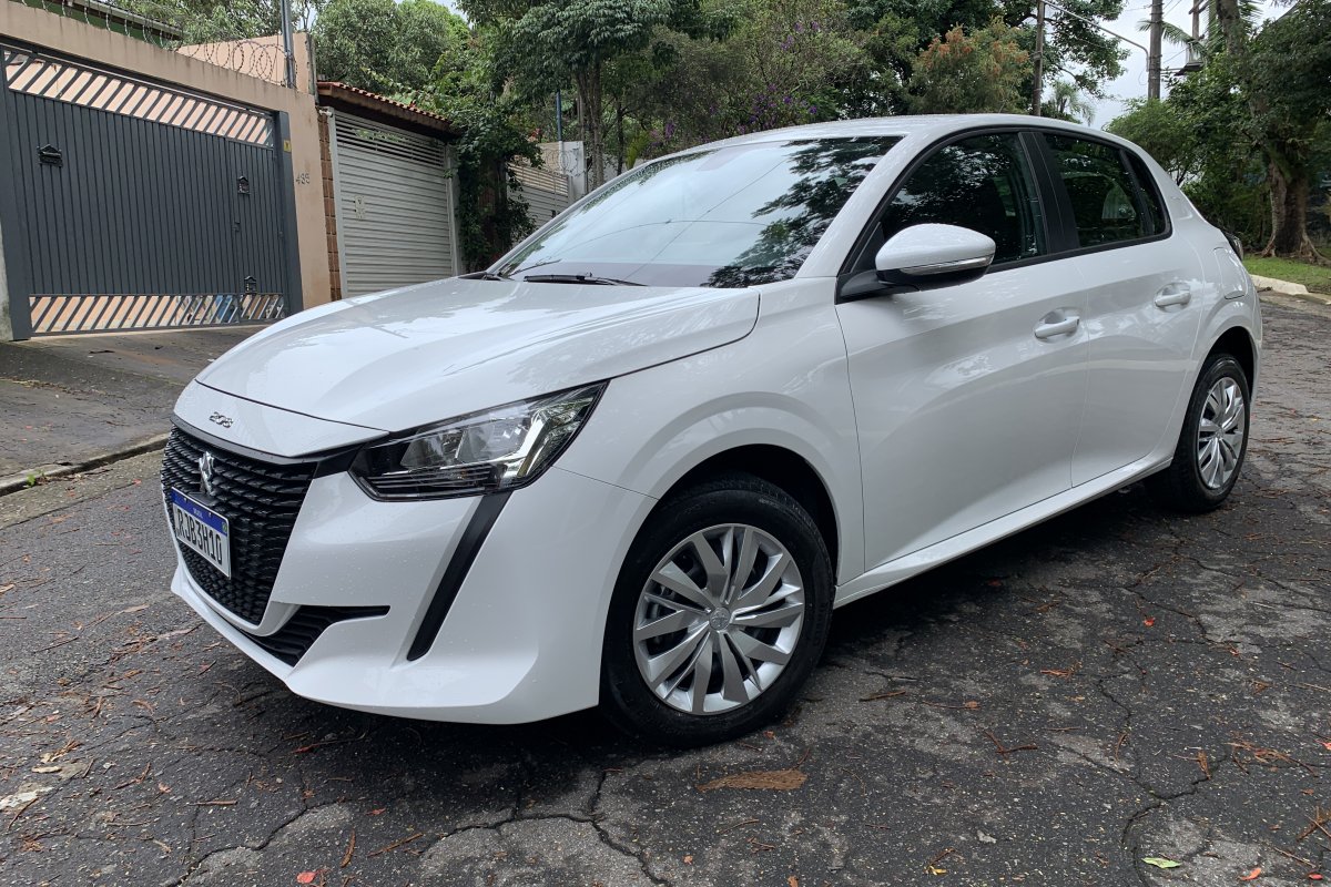 Farol da Bahia testa Peugeot 208 Like 2022: mais que muitos concorrentes