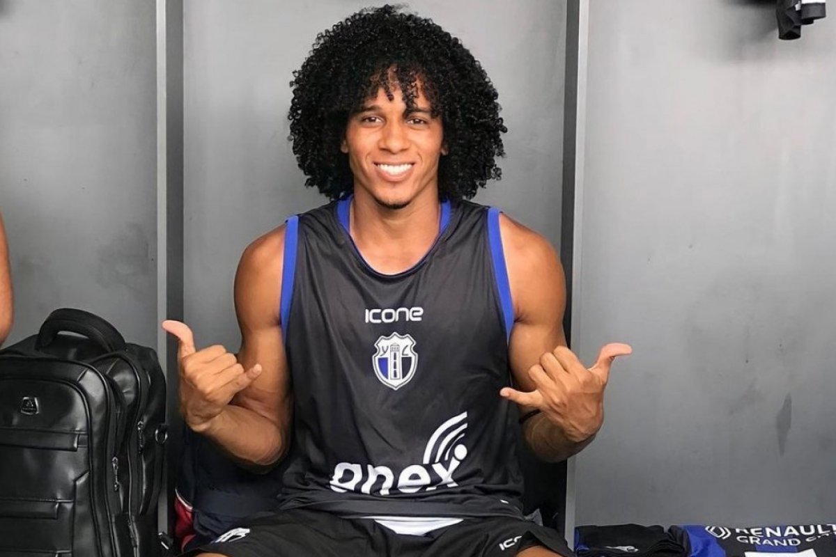 Jogador de futebol recebe ofensas racistas nas redes sociais